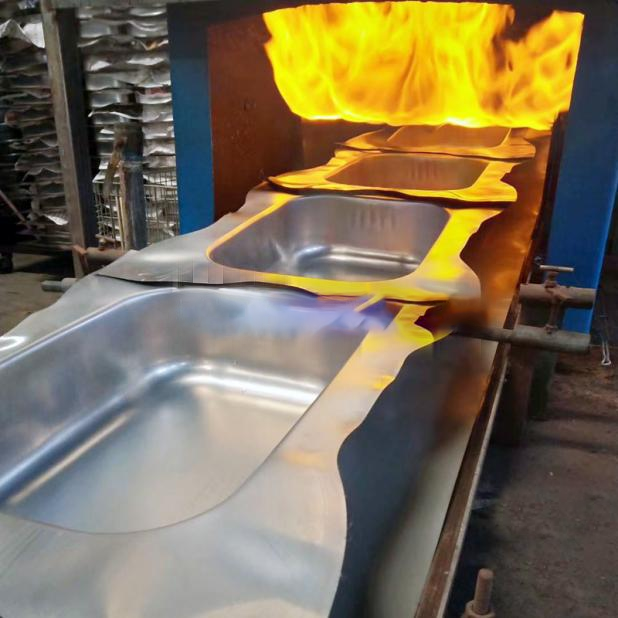 Continuous atmosphere controlled bright annealing heat treatment furnace for sink